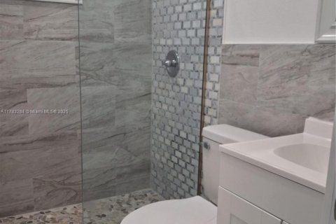 Casa en alquiler en Miami, Florida, 2 dormitorios, 326.27 m2 № 1727311 - foto 7
