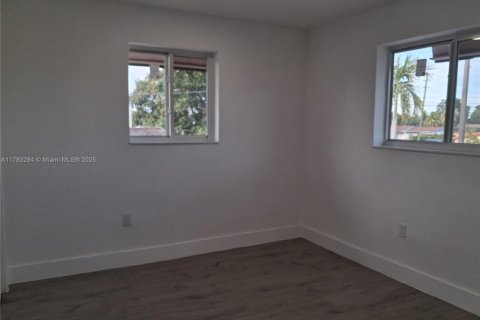 Casa en alquiler en Miami, Florida, 2 dormitorios, 326.27 m2 № 1727311 - foto 4