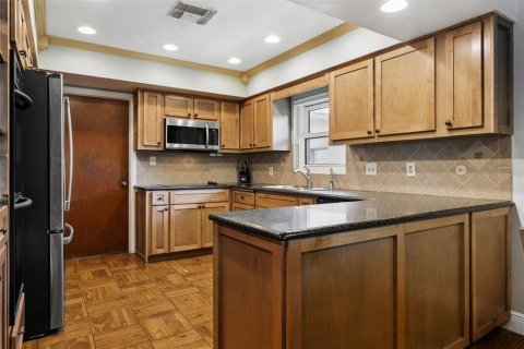 House in Tampa, Florida 3 bedrooms, 187.29 sq.m. № 2103772 - photo 11