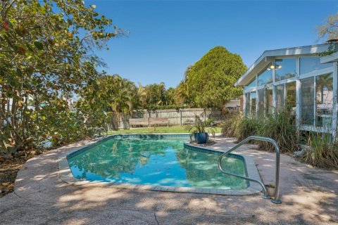 House in Tampa, Florida 3 bedrooms, 187.29 sq.m. № 2103772 - photo 29