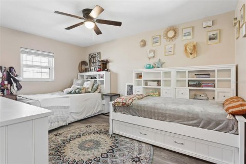 House in Tampa, Florida 3 bedrooms, 187.29 sq.m. № 2103772 - photo 25