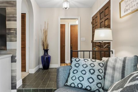 House in Tampa, Florida 3 bedrooms, 187.29 sq.m. № 2103772 - photo 6