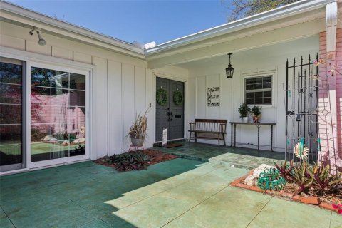 House in Tampa, Florida 3 bedrooms, 187.29 sq.m. № 2103772 - photo 5