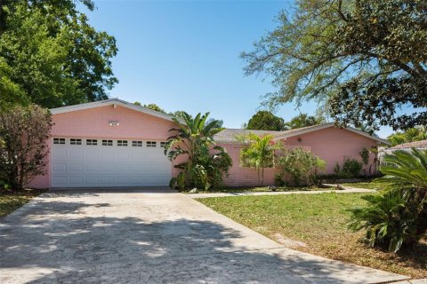 House in Tampa, Florida 3 bedrooms, 187.29 sq.m. № 2103772 - photo 2