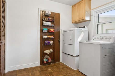 House in Tampa, Florida 3 bedrooms, 187.29 sq.m. № 2103772 - photo 27