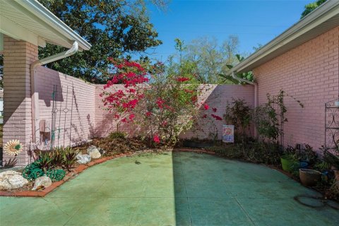 House in Tampa, Florida 3 bedrooms, 187.29 sq.m. № 2103772 - photo 4