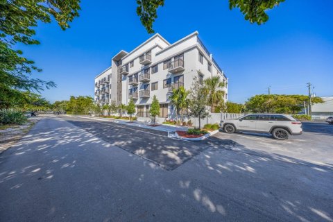 Снять в аренду квартиру в Помпано-Бич, Флорида № 2079458 - фото 11
