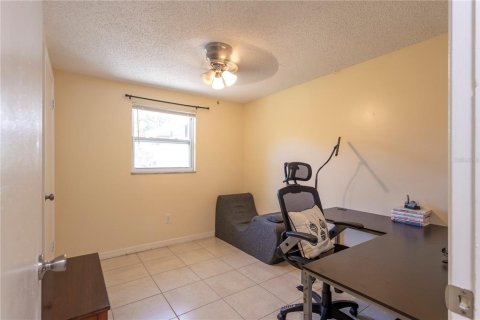 House in Clearwater, Florida 4 bedrooms, 128.21 sq.m. № 2149662 - photo 21