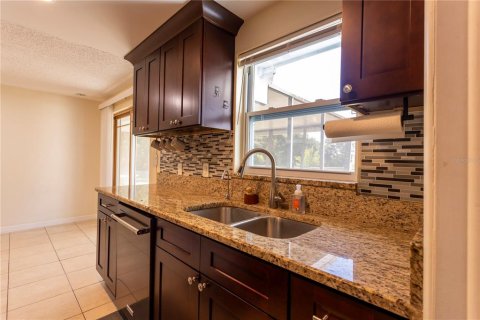 House in Clearwater, Florida 4 bedrooms, 128.21 sq.m. № 2149662 - photo 9