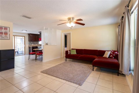 House in Clearwater, Florida 4 bedrooms, 128.21 sq.m. № 2149662 - photo 5