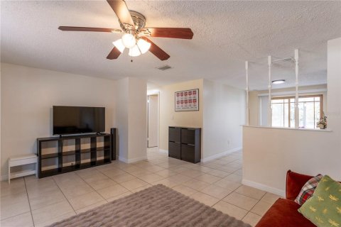 House in Clearwater, Florida 4 bedrooms, 128.21 sq.m. № 2149662 - photo 28