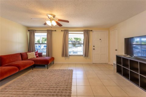 House in Clearwater, Florida 4 bedrooms, 128.21 sq.m. № 2149662 - photo 4