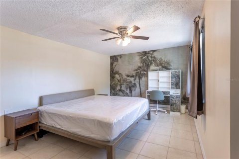 House in Clearwater, Florida 4 bedrooms, 128.21 sq.m. № 2149662 - photo 16