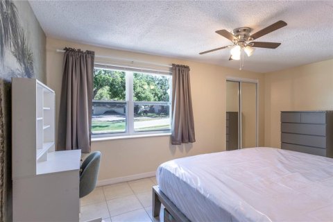 House in Clearwater, Florida 4 bedrooms, 128.21 sq.m. № 2149662 - photo 17