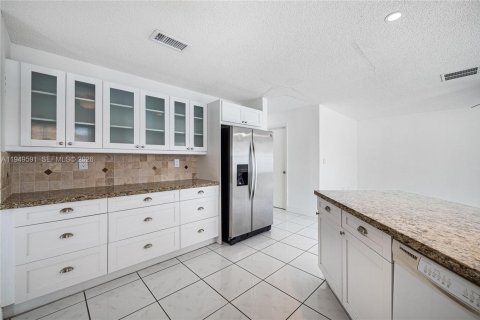 Снять в аренду виллу или дом в Майами, Флорида 4 спальни, 220.92м2, № 2005231 - фото 13