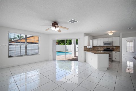 Снять в аренду виллу или дом в Майами, Флорида 4 спальни, 220.92м2, № 2005231 - фото 15