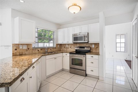 Снять в аренду виллу или дом в Майами, Флорида 4 спальни, 220.92м2, № 2005231 - фото 12