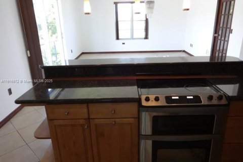 Condo in Bay Harbor Islands, Florida, 2 bedrooms  № 1973716 - photo 4