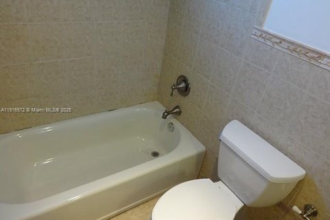 Condo in Bay Harbor Islands, Florida, 2 bedrooms  № 1973716 - photo 10