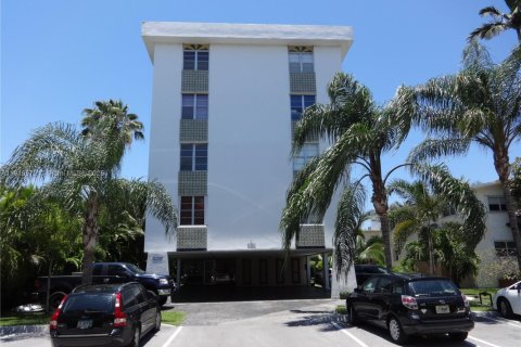Condo in Bay Harbor Islands, Florida, 2 bedrooms  № 1973716 - photo 1