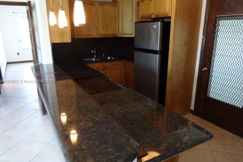 Condo in Bay Harbor Islands, Florida, 2 bedrooms  № 1973716 - photo 2