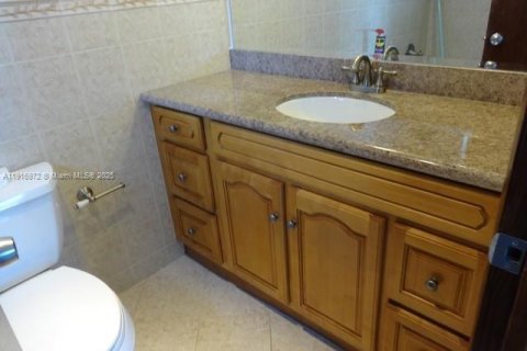 Condo in Bay Harbor Islands, Florida, 2 bedrooms  № 1973716 - photo 14