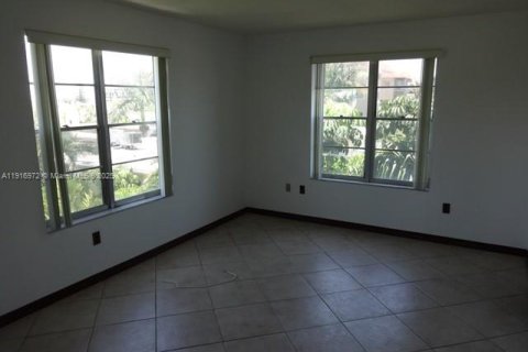 Condo in Bay Harbor Islands, Florida, 2 bedrooms  № 1973716 - photo 7