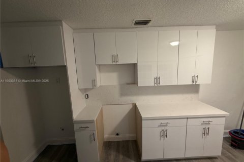 Casa en alquiler en Homestead, Florida, 4 dormitorios, 133.78 m2 № 1954390 - foto 5