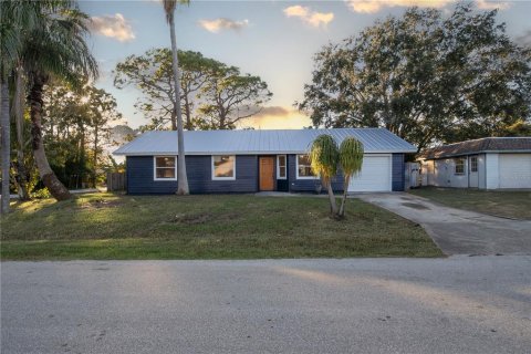 House in Palm Bay, Florida 3 bedrooms, 117.34 sq.m. № 1828075 - photo 2