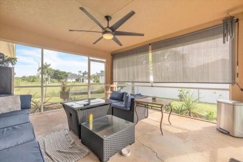 House in Cape Coral, Florida 4 bedrooms, 216.93 sq.m. № 2410319 - photo 28