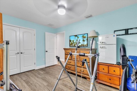 House in Cape Coral, Florida 4 bedrooms, 216.93 sq.m. № 2410319 - photo 24