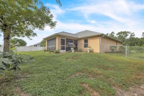 House in Cape Coral, Florida 4 bedrooms, 216.93 sq.m. № 2410319 - photo 30