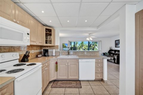Copropriété à vendre à Hallandale Beach, Floride: 2 chambres, 102.19 m2 № 1994748 - photo 30