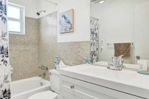 Copropriété à vendre à Hallandale Beach, Floride: 2 chambres, 102.19 m2 № 1994748 - photo 18
