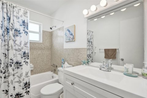 Copropriété à vendre à Hallandale Beach, Floride: 2 chambres, 102.19 m2 № 1994748 - photo 17