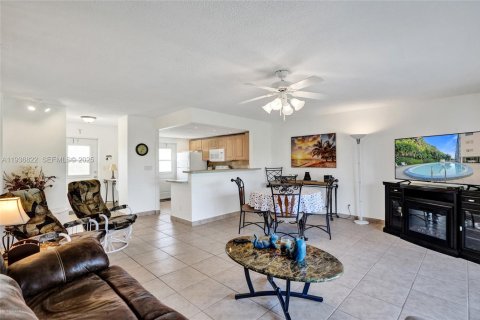 Copropriété à vendre à Hallandale Beach, Floride: 2 chambres, 102.19 m2 № 1994748 - photo 23