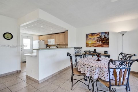 Copropriété à vendre à Hallandale Beach, Floride: 2 chambres, 102.19 m2 № 1994748 - photo 25
