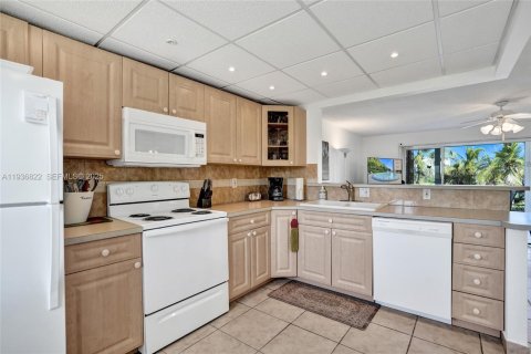 Copropriété à vendre à Hallandale Beach, Floride: 2 chambres, 102.19 m2 № 1994748 - photo 29