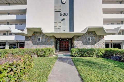 Copropriété à vendre à Hallandale Beach, Floride: 2 chambres, 102.19 m2 № 1994748 - photo 5
