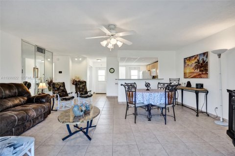 Copropriété à vendre à Hallandale Beach, Floride: 2 chambres, 102.19 m2 № 1994748 - photo 4