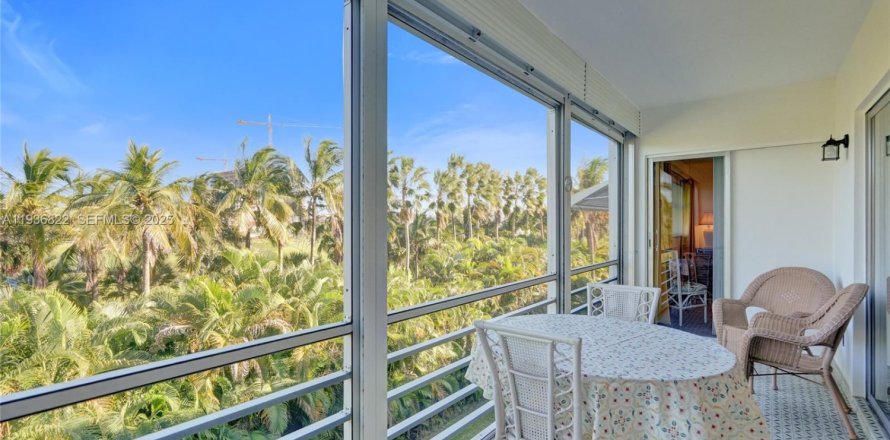 Condo à Hallandale Beach, Floride, 2 chambres  № 1994748