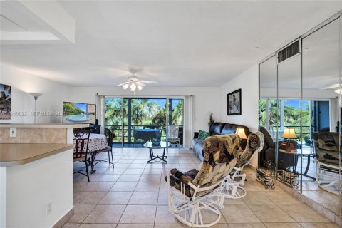 Copropriété à vendre à Hallandale Beach, Floride: 2 chambres, 102.19 m2 № 1994748 - photo 20
