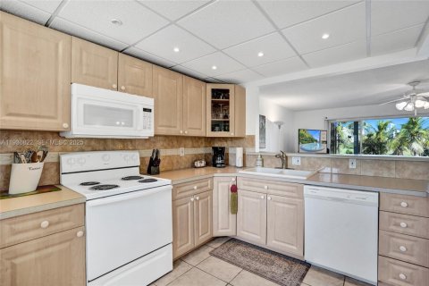 Copropriété à vendre à Hallandale Beach, Floride: 2 chambres, 102.19 m2 № 1994748 - photo 2
