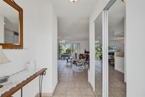 Copropriété à vendre à Hallandale Beach, Floride: 2 chambres, 102.19 m2 № 1994748 - photo 19