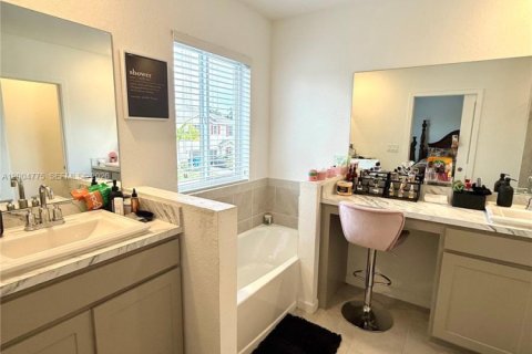Villa ou maison à vendre à Miami Gardens, Floride: 4 chambres, 148.83 m2 № 2068199 - photo 7