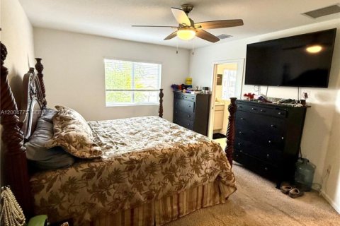 Villa ou maison à vendre à Miami Gardens, Floride: 4 chambres, 148.83 m2 № 2068199 - photo 12