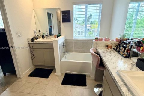 Villa ou maison à vendre à Miami Gardens, Floride: 4 chambres, 148.83 m2 № 2068199 - photo 17