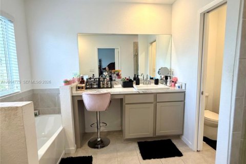 Villa ou maison à vendre à Miami Gardens, Floride: 4 chambres, 148.83 m2 № 2068199 - photo 13