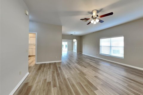 Villa ou maison à louer à Winter Haven, Floride: 3 chambres, 198.44 m2 № 2117773 - photo 4