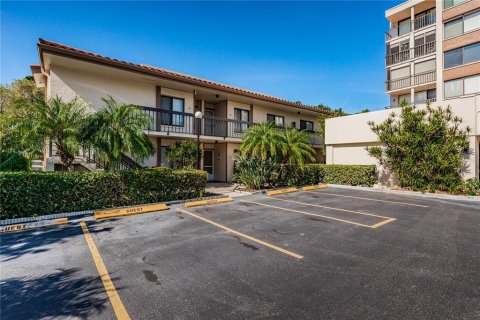 Condo à Saint Petersburg, Floride, 2 chambres  № 2298662